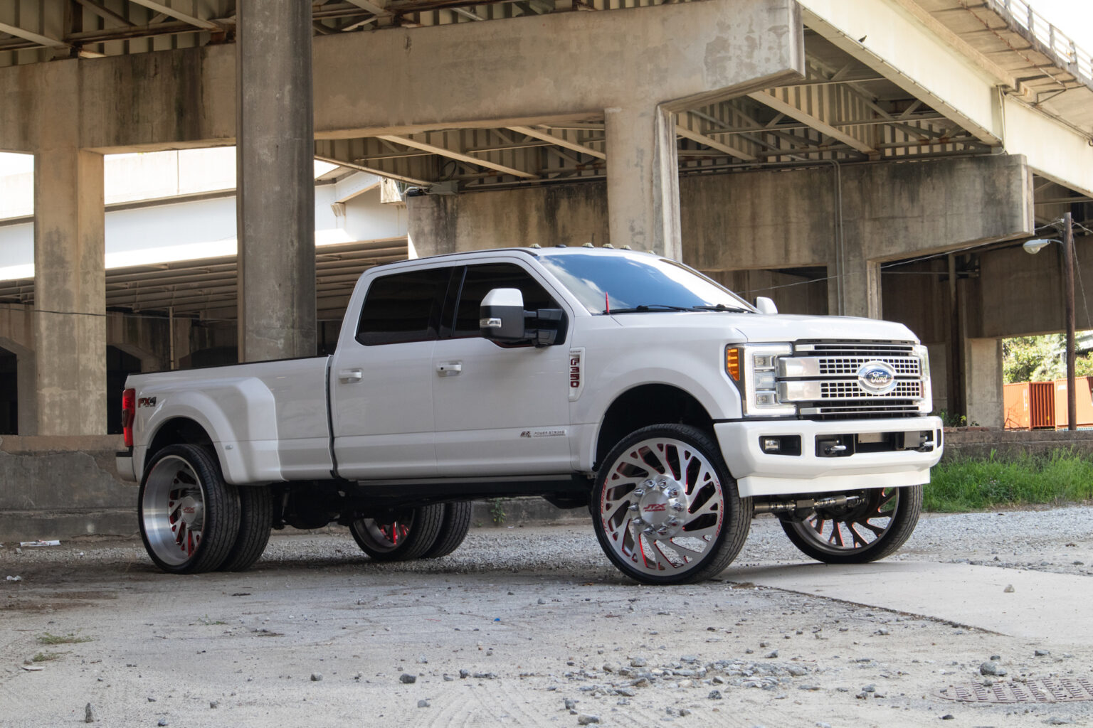 Ford F350 Platinum On 30-inch Jtx Forged Dually Wheels - Jtx Forged