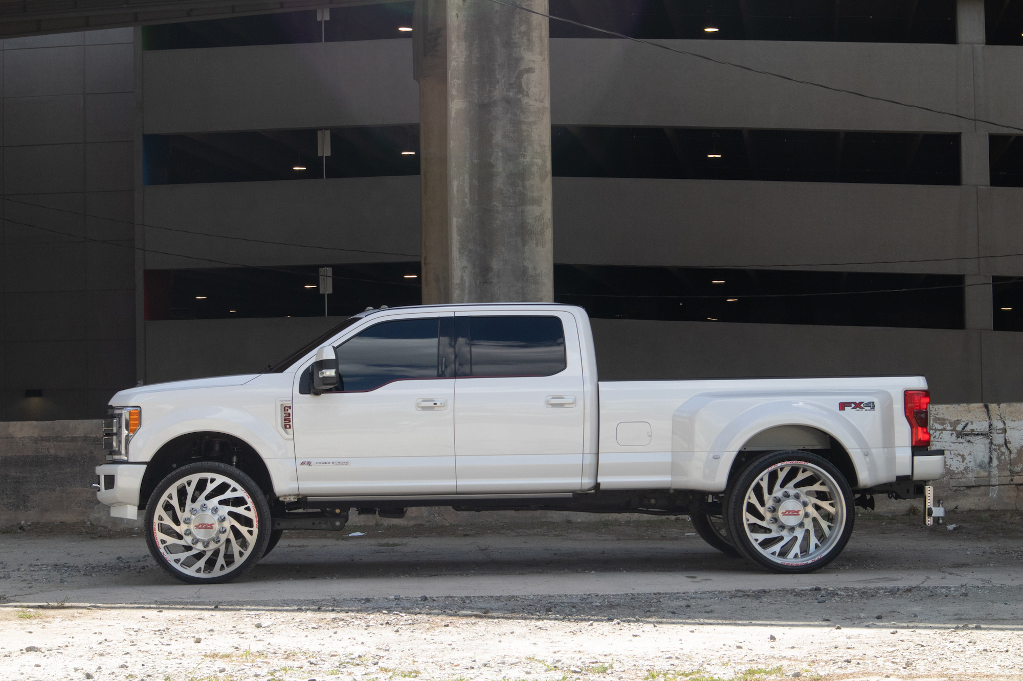 Ford F350 Platinum on 30-inch JTX Forged Dually Wheels - JTX Forged